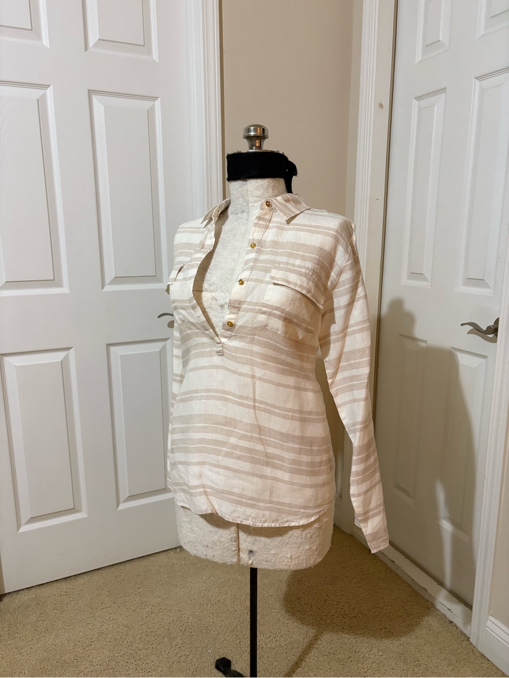 Ellen Tracy Cream And Tan Striped Popover With Gold Ring Detail
